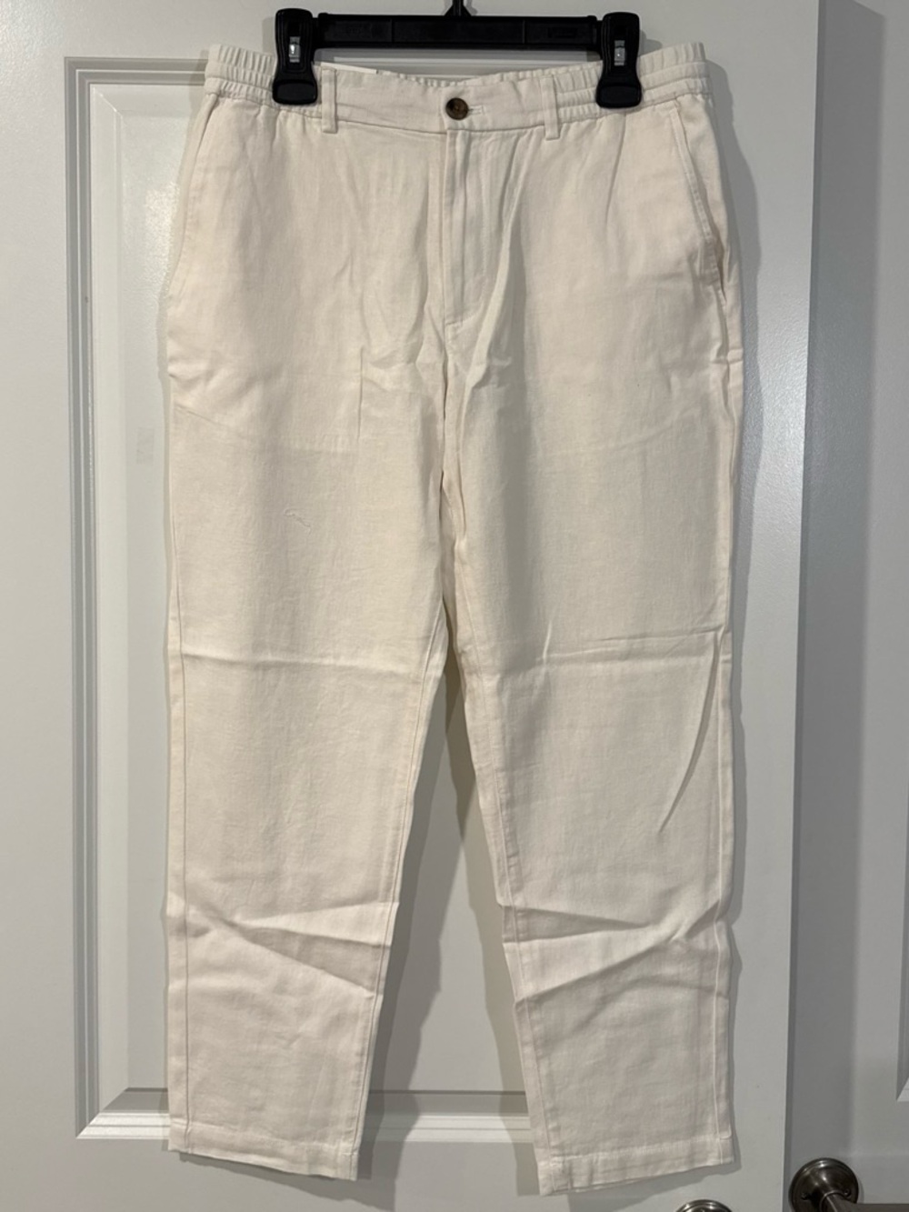Banana Republic  withe Creamy athletic pant. Size 32 x 30.